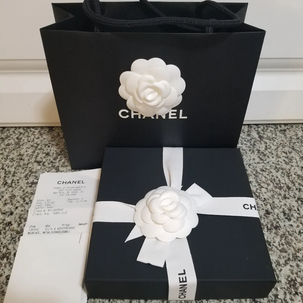🆕️ Chanel CC Logo Gold &Strass Necklese
